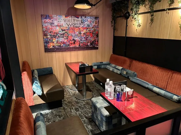 B4 （ビーフォー）の店内