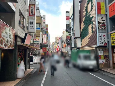 アミーへの道順 7／10：直進します。