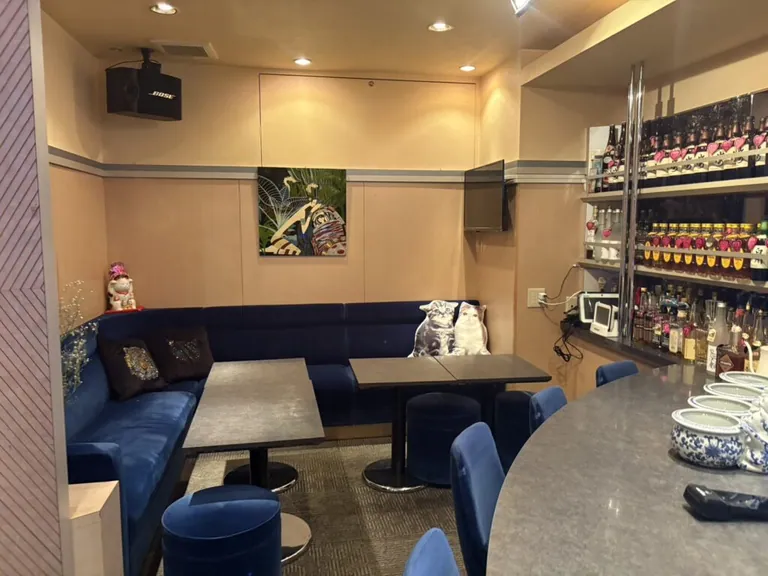 ヒーローの店内