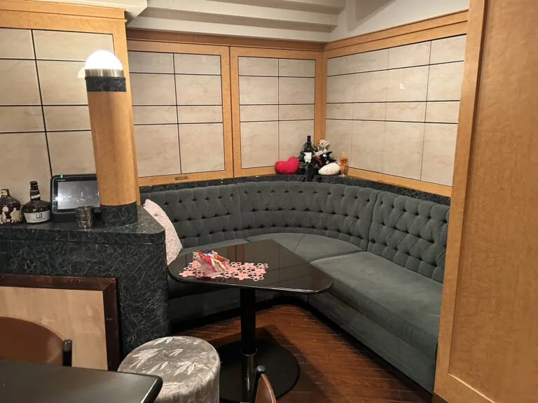 ニューアゲインの店内