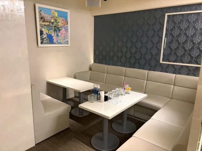 フクロウ （CLUB　梟）の店内