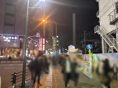 オズへの道順 2／6：道路を左手に直進をします。