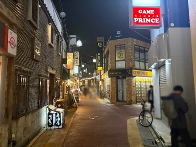 自由が丘　わたりだこへの道順 6／8：二つ目の右手路地を越えて直進します。