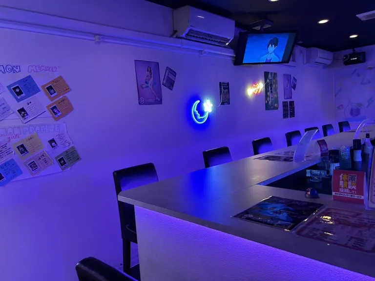 ダモン （Girl’s Bar Damon）の店内