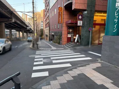美ノ間 （ビノマ）への道順 4／6：二つ目の路地を右折します。