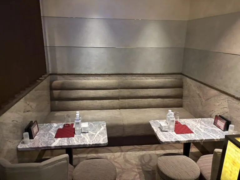 アイリスの店内