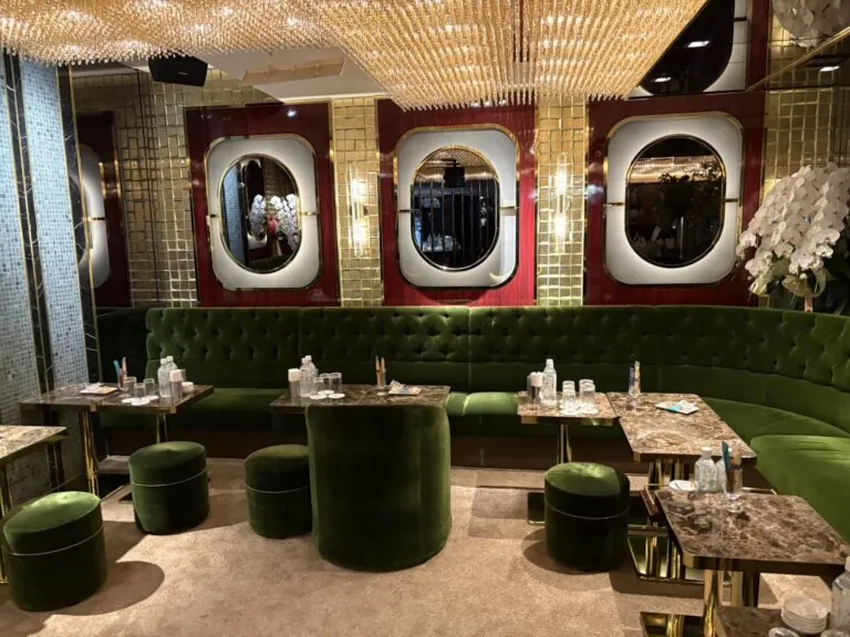 オロオロの店内