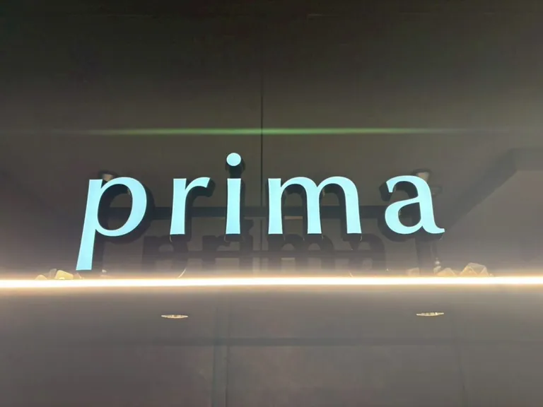 プリマ東京の店内