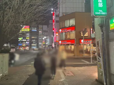 センスへの道順 7／11：右手の一つ目の路地を右折します。