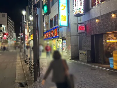 エビス西口店 （CAFE BAR. EBISU西口店）への道順 4／7：目の前の横断歩道を渡って左折します。