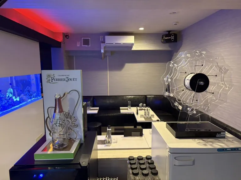 ロジャーの店内