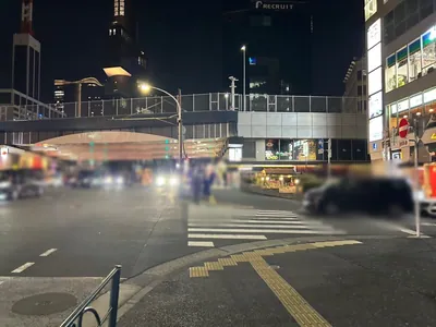 華壇 （カダン）への道順 3／9：一つ目の横断歩道を渡ります。