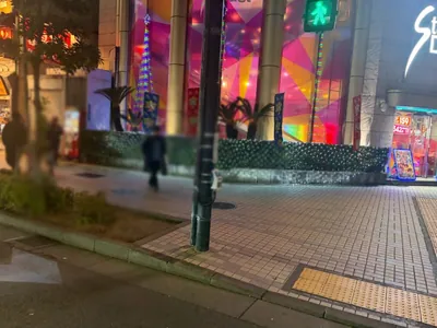 エピックへの道順 4／6：横断歩道を渡りましたら左折します。