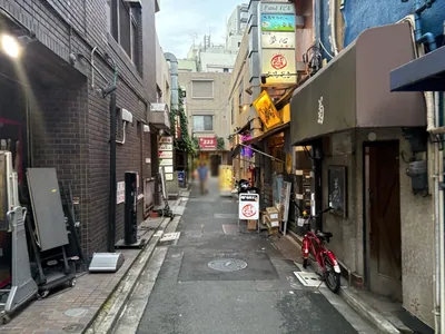 ソニョへの道順 4／6：直進します。