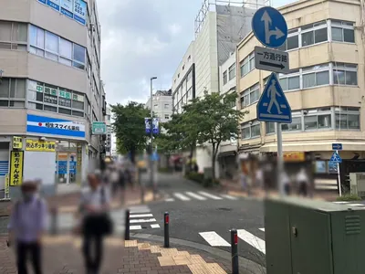 アマンへの道順 8／10：四つ目の十字路も越えて直進します。