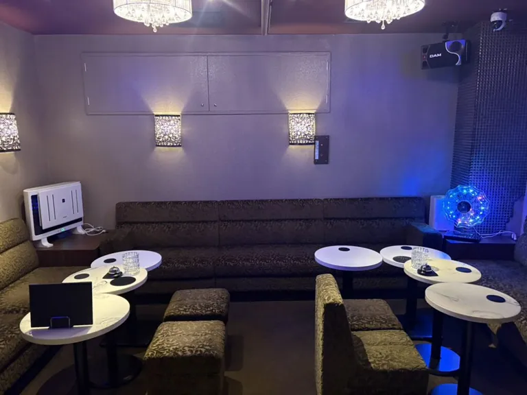 ピンの店内