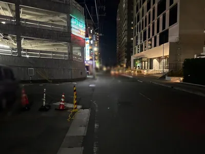 クリスタルキングへの道順 6／7：左手一つ目の路地を超えて直進します。