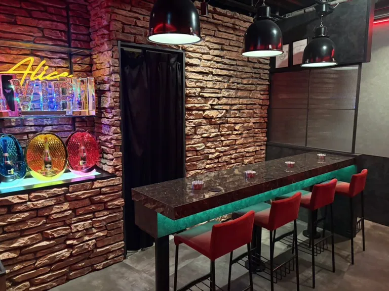 アリスの店内