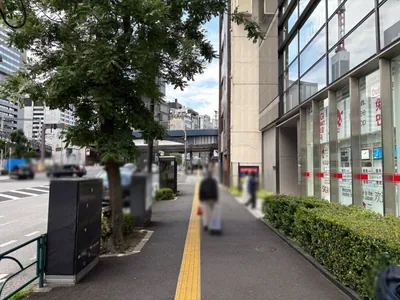聖 （セイ）への道順 2／9：道路を左手に道なりに進みます。