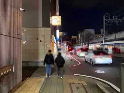 レオン （Girl’s Bar Leon）への道順 9／16：左手一つ目の路地を越えて直進します。