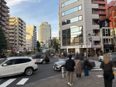 ヴァレラへの道順 4／8：一つ目の右手路地を越えて直進します。