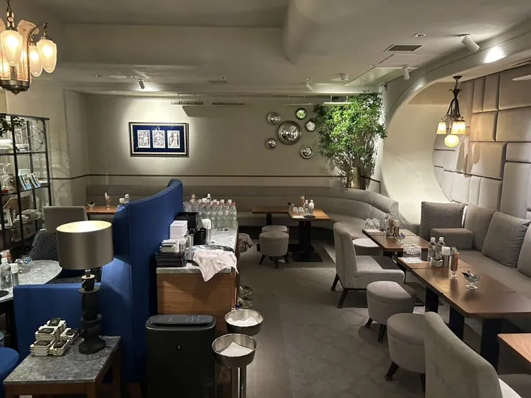 メゾンドエムの店内