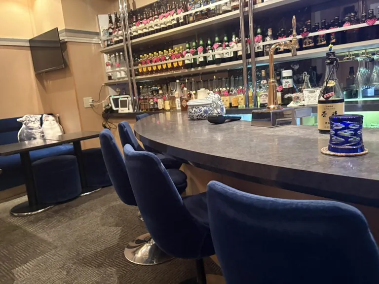 ヒーローの店内