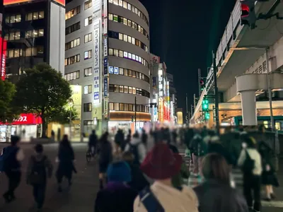 吉祥寺　リリィへの道順 3／7：正面に横断歩道が出てくるので正面に渡ります。