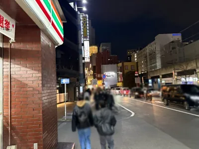 ラグゼへの道順 6／8：左手路地を三つ越えます。