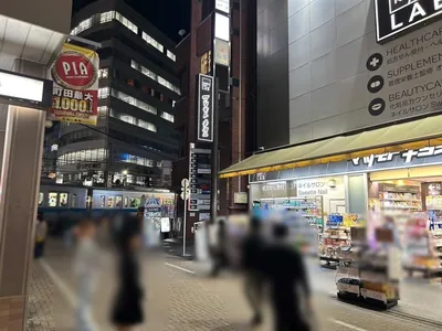 アメリアへの道順 3／3：すぐ右手に町田アメリアが入る「コヤマビル」があります。