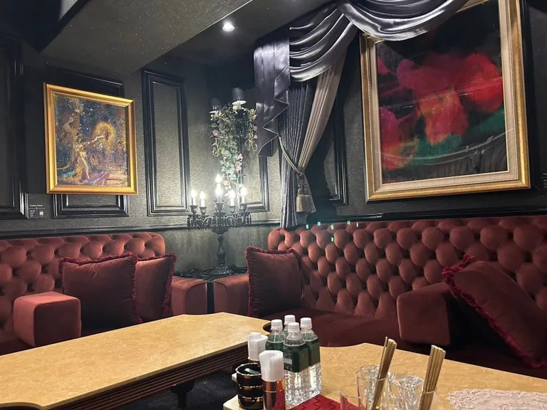 王族 （オウゾク）の店内