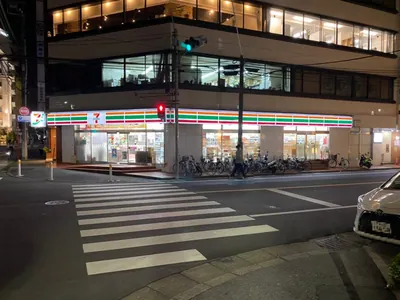 柏　ベロアへの道順 11／13：セブンイレブンのある交差点に出たら右折します。