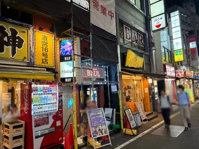 バズール （Girl’s bar lounge BZUL）への道順 7／8：左折後、少し進むと左手に池袋バズールの入る「東池袋TYビル」があります。