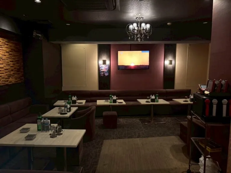 ラプソディの店内