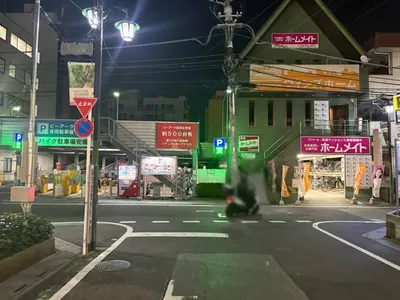 テンプテーションへの道順 7／11：突き当りを左折します。
