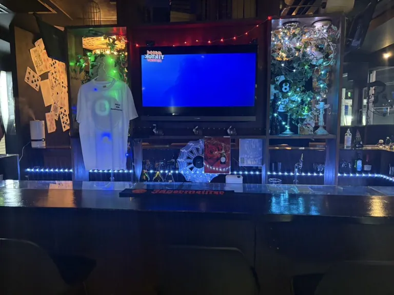 千歳烏山 アリスの店内