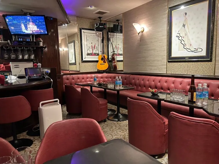 ピンの店内
