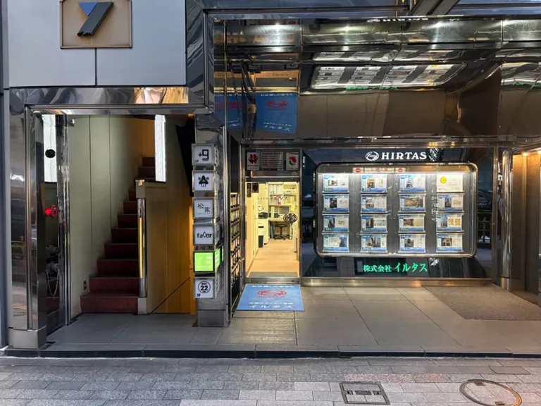 ルルドの店内