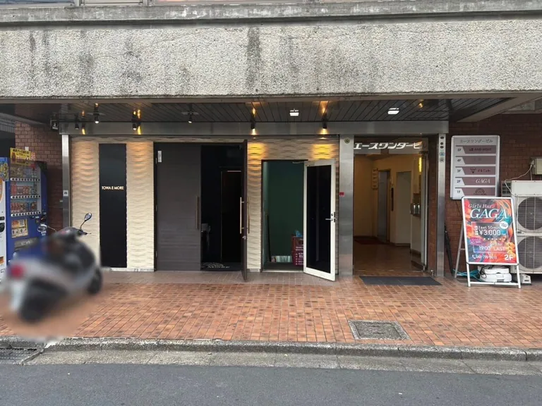 南浦和　トワエモアの店内