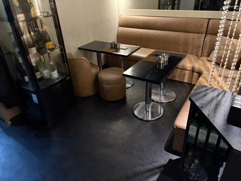 マンダリンクラブ昼の店内