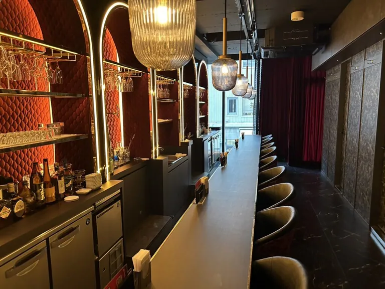 B4 (ビーフォー)の店内