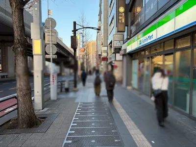美ノ間 （ビノマ）への道順 2／6：道路を左手に直進します。