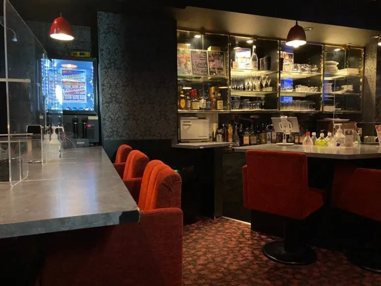 ファイブラウンジの店内