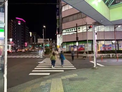 茜（アカネ）への道順 7／8：十字路を直進します。
