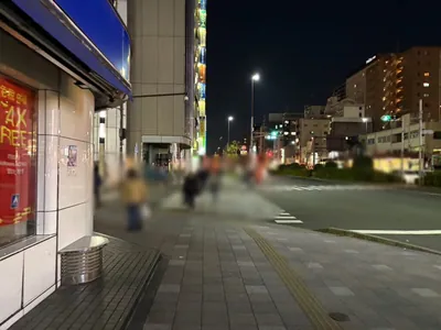 エマへの道順 5／8：左手の一つ目の路地を左折します。