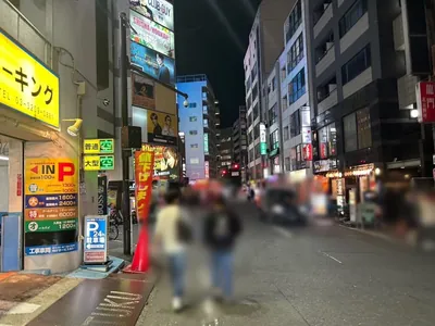 リュクセへの道順 11／12：左手の一つ目の路地を越えます。
