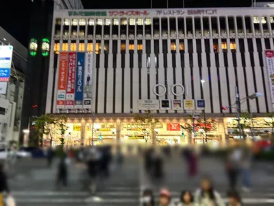 エグゼ （GIRL’S BAR EXE）への道順 3／8：正面に横断歩道が出てくるので渡ります。
