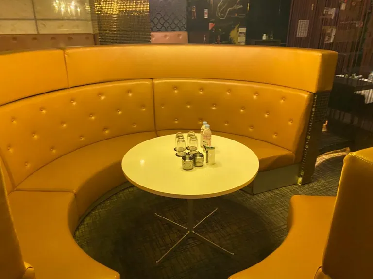三鷹　シンの店内