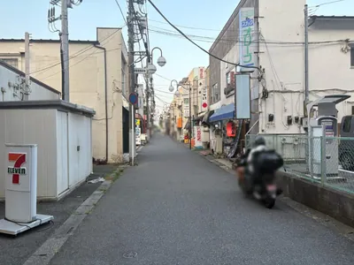 ブセナラウンジへの道順 7／8：直進します。