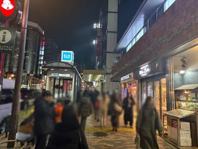 アイリスへの道順 4／8：横断歩道を渡ったら左折します。